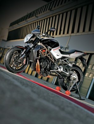 MV Agusta Brutale 990R/1090RR: На трек или в город?