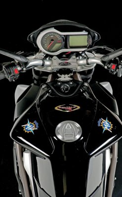 MV Agusta Brutale 990R/1090RR: На трек или в город?