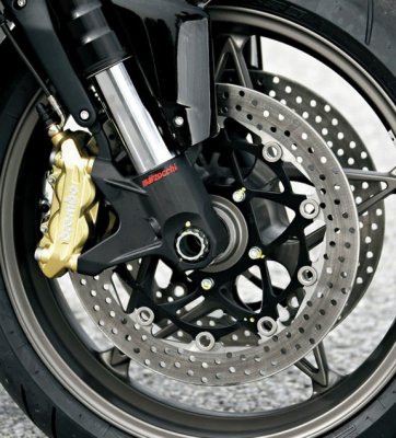 MV Agusta Brutale 990R/1090RR: На трек или в город?