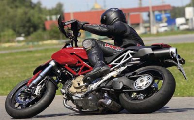 Ducati 1100 Hypermotard. На грани