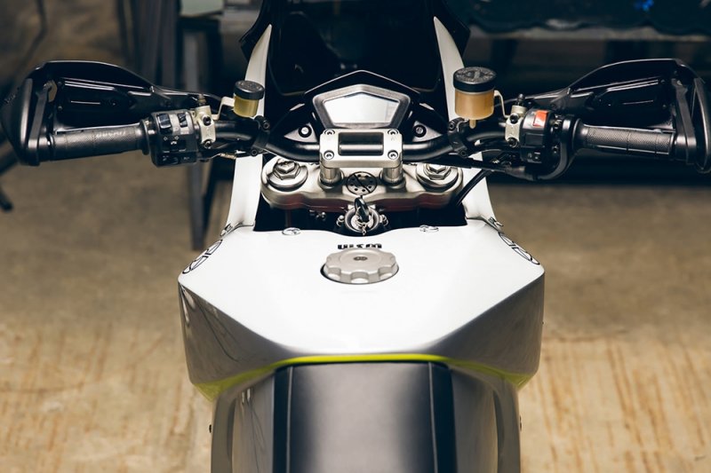  :  Ducati Hypermotard Dakar