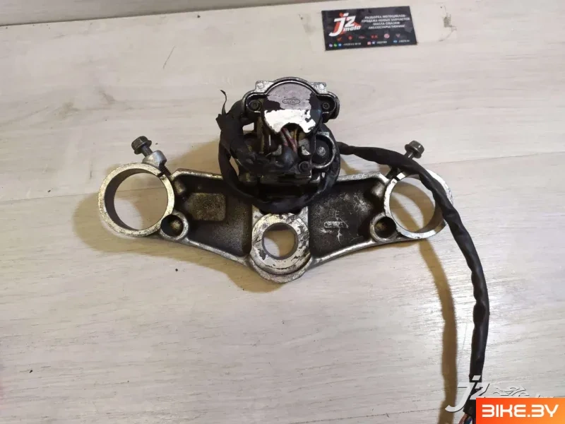 Траверса верхняя с замком зажигания Honda CBR919RR Fireblade (1996-1999)