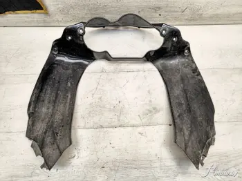 Элемент пластика вокруг приборной панели Yamaha YZF1000R Thunderace (1996-2001)