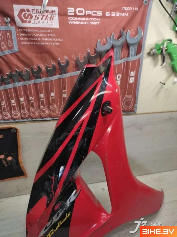 Элемент пластика боковой Honda CBR1000RR (2006-2007)