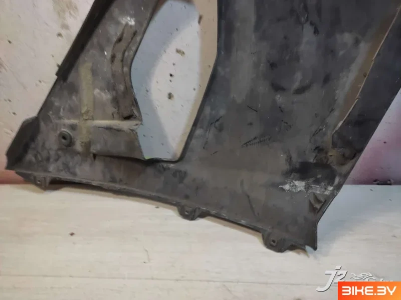 Элемент пластика боковой Yamaha YZF750 (1993-1998)