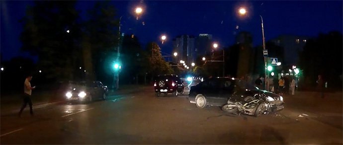 Honda не пропустил мотоциклиста. Пассажирка скончалась в больнице Honda не пропустил мотоциклиста. Пассажирка скончалась в больнице