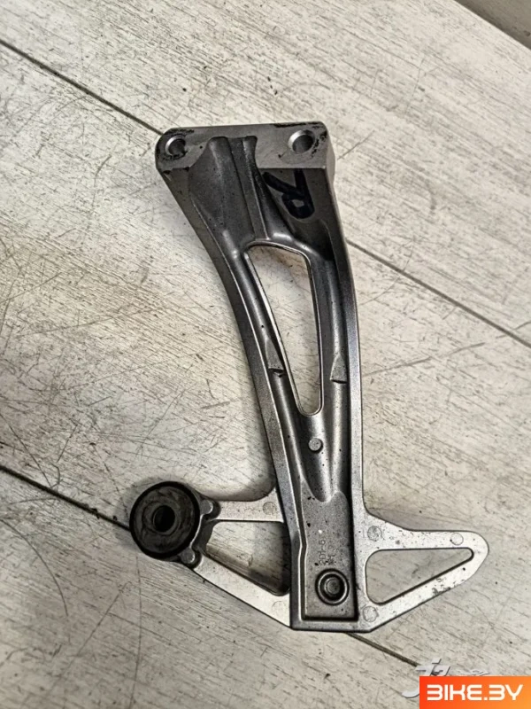 Кронштейн боковой подножки Yamaha FZ1N (2006-2015)
