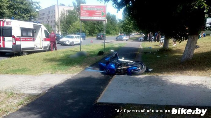 В Барановичах погиб мотоциклист, столкнувшись с Volkswagen Golf В Барановичах погиб мотоциклист, столкнувшись с Volkswagen Golf