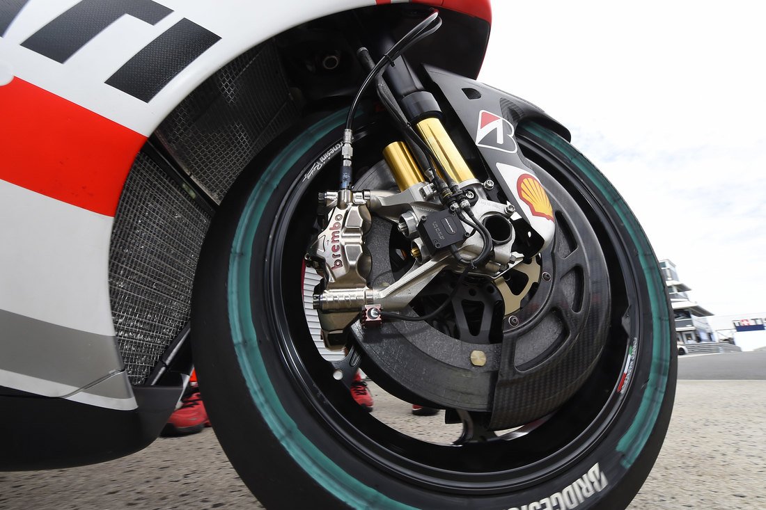 MotoGP: интересные факты из мира мотогонок - эволюция тормозных систем MotoGP: интересные факты из мира мотогонок - эволюция тормозных систем