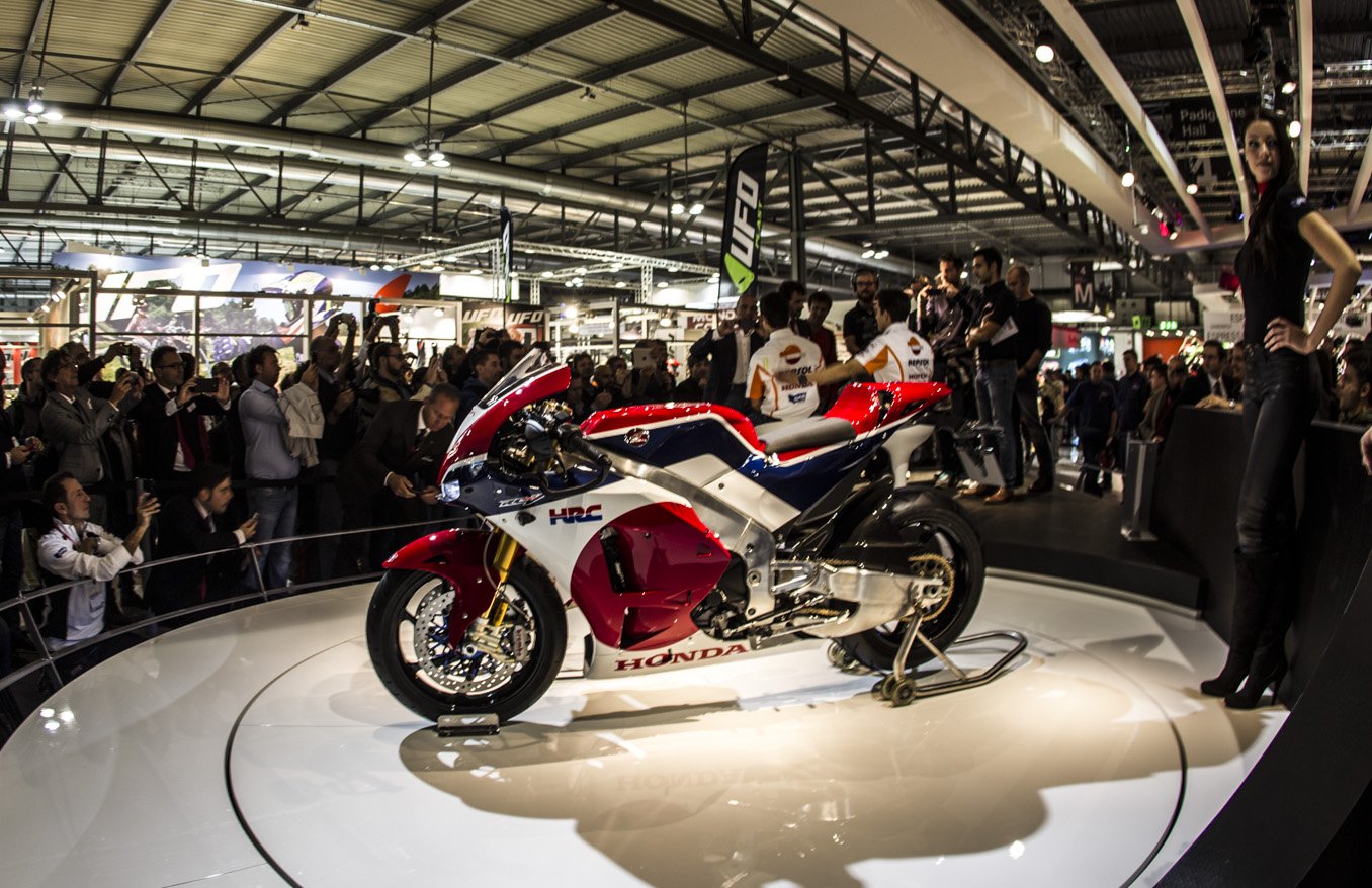 Honda готовит презентацию нового Fireblade CBR1000RR Honda готовит презентацию нового Fireblade CBR1000RR