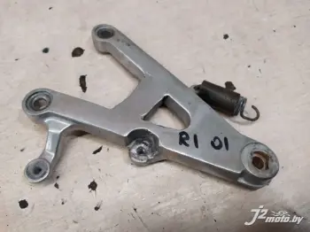 Кронштейн боковой подножки Yamaha R1 (2000-2001)