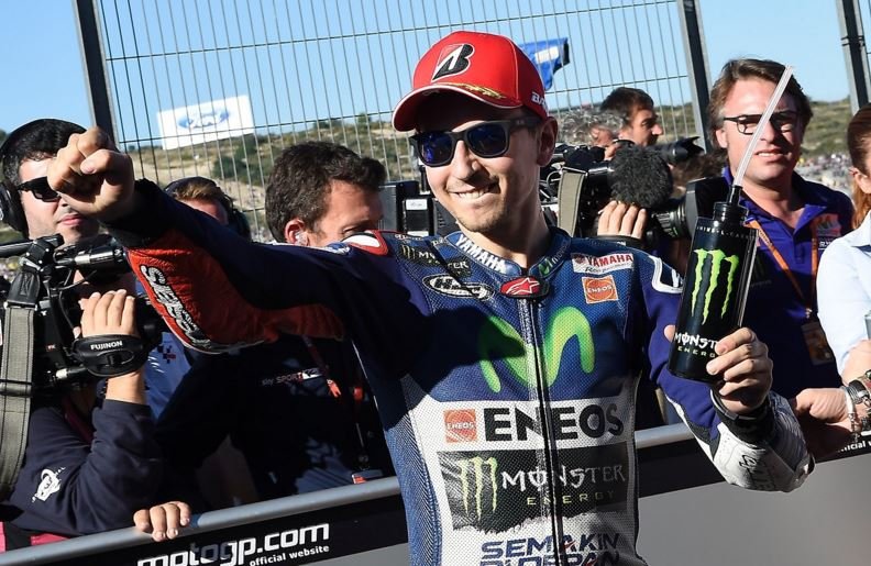MotoGP: Гонку в Валенсии и чемпионат выиграл Лоренсо MotoGP: Гонку в Валенсии и чемпионат выиграл Лоренсо