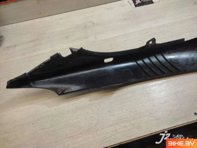 Элемент заднего бокового пластика Yamaha XJ600S Diversion (1992-1997)