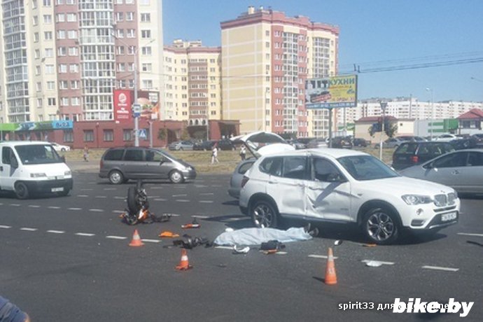 В Минске мотоцикл столкнулся с BMW на перекрестке, мотоциклист погиб В Минске мотоцикл столкнулся с BMW на перекрестке, мотоциклист погиб