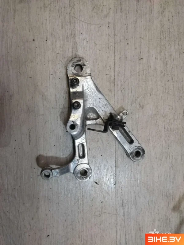 Кронштейн боковой подножки Yamaha R6 (1999-2002)