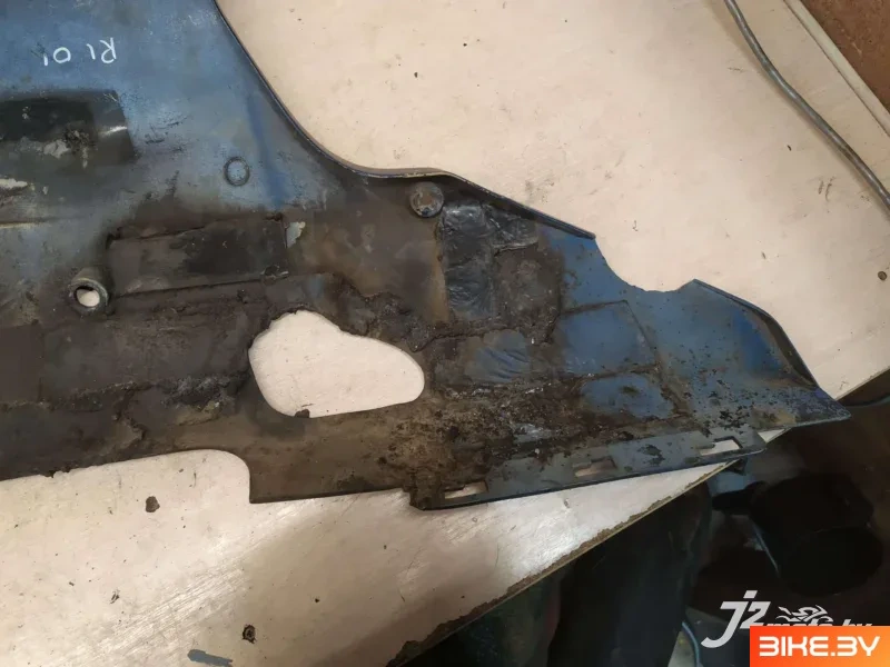 Элемент бокового пластика Yamaha R1 (2000-2001)