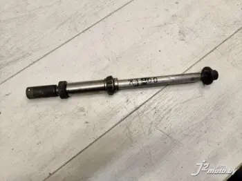 Ось Yamaha XJ900S Diversion (1995-2002)