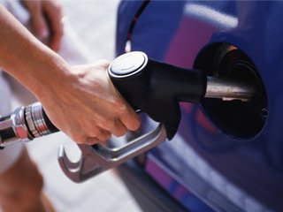 Завтра может подорожать топливо Завтра может подорожать топливо