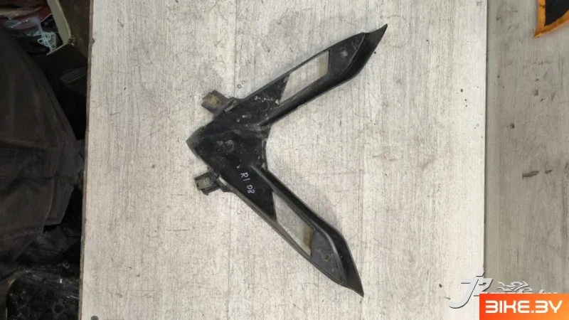 Элемент пластика плуг Yamaha R1 (2007-2008)