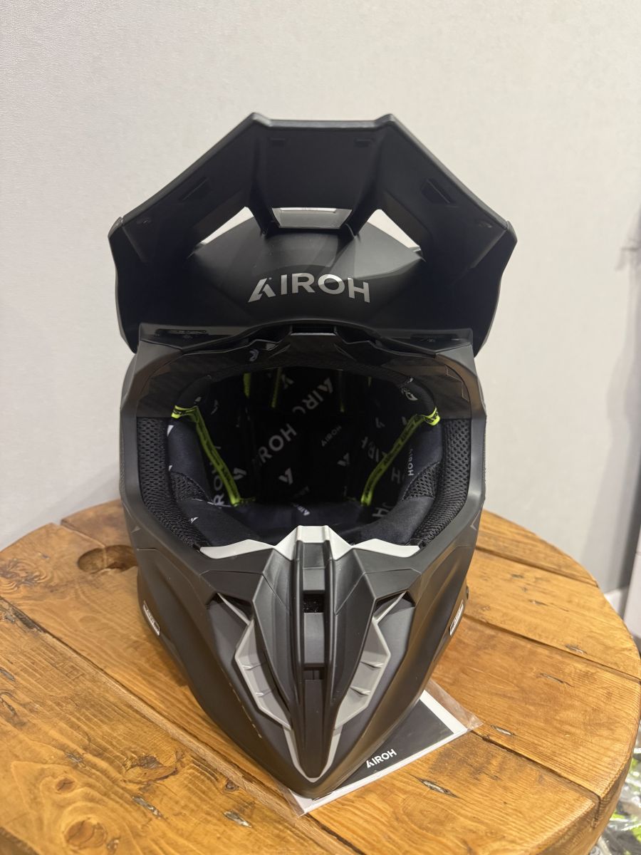 Airoh twist 3.0 L