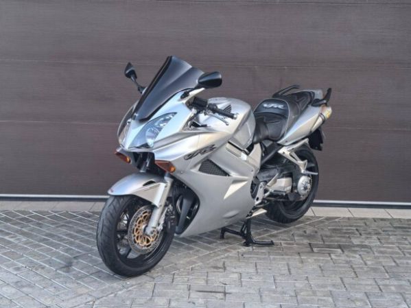 Honda VFR, 2002 г.