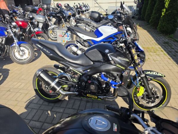 Suzuki GSR, 2010 г.