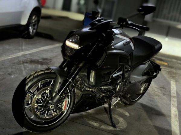 Ducati Diavel Carbon, 2011 г.