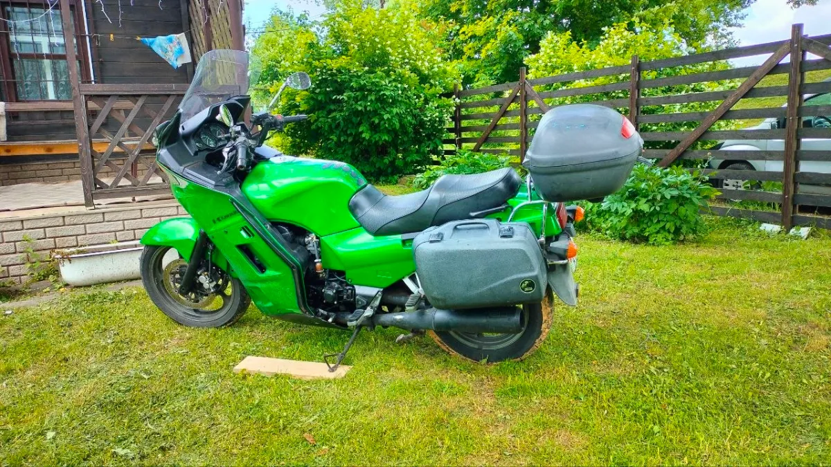 Спорт-турист Kawasaki GTR 1000, 2000 г.