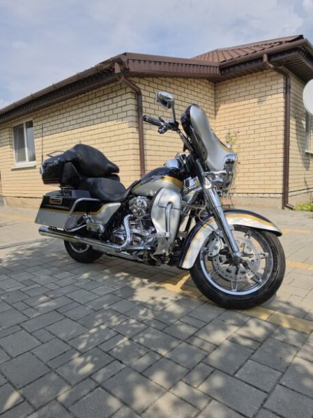 Harley-Davidson CVO FLHTCUSE7, 2012 г.