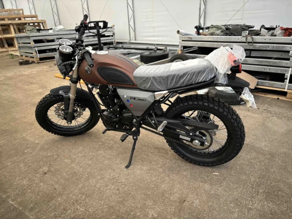 Классик Racer RC 300-GY8H Triumph 300, 2025 г.