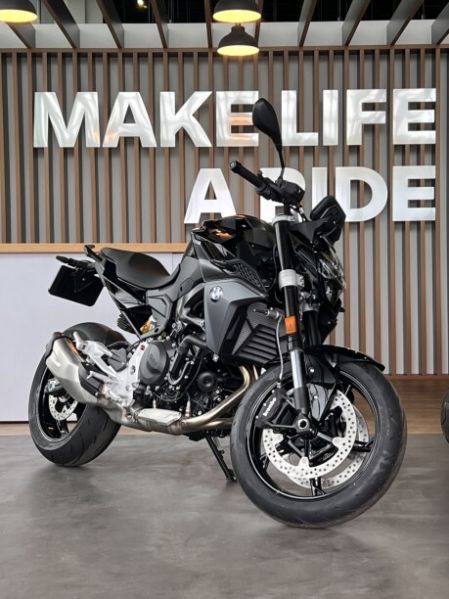 BMW F 900 R Triple Black, 2026 г.