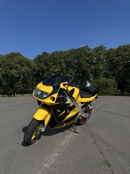 Suzuki GSX-R, 2000 г.