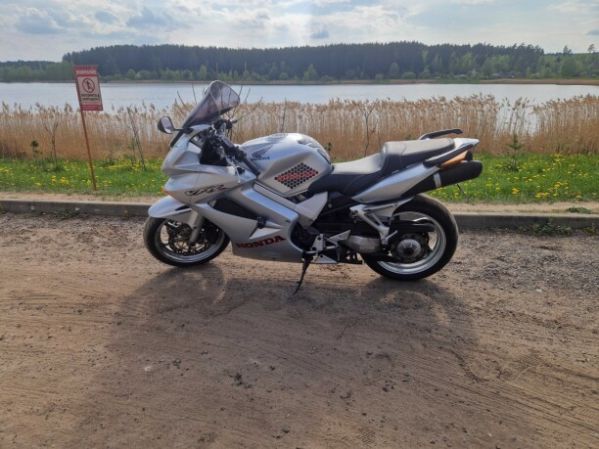 Honda VFR, 2004 г.