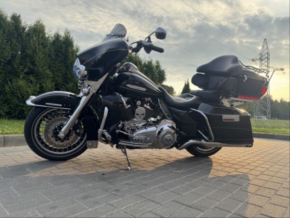 Harley-Davidson Electra Glide Ultra Limited (103 Twin Cam) pnevma, 2013 г.