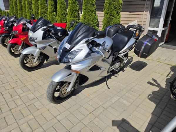 Honda VFR, 2002 г.