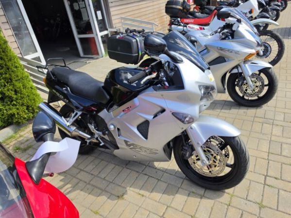 Honda VFR, 2000 г.