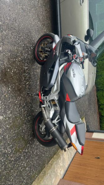 Aprilia RSV Factory, 2004 г.