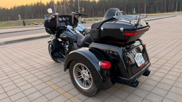 Harley-Davidson Trike Tri Glide Ultra FLHTCUTG, 2022 г.