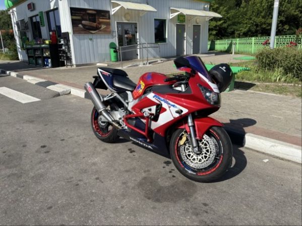 Honda CBR, 2001 г.