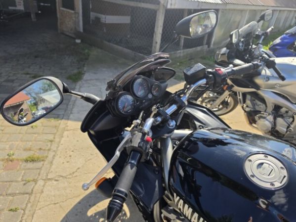 Yamaha FZS 1000, 2002 г.