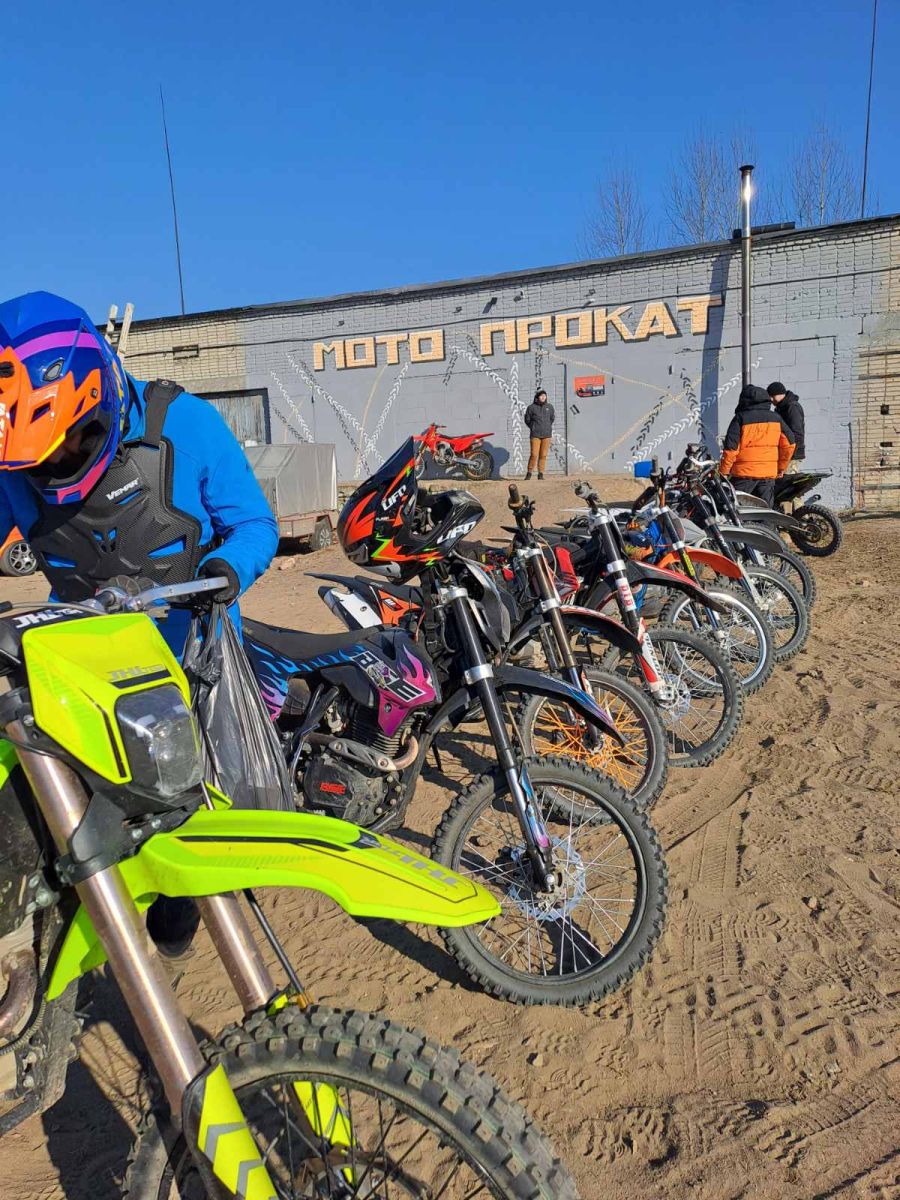 Аренда среднеразмерного мотоцикла "Услуга Начинающий"