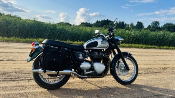 Triumph Bonneville 800 (T100), 2001 г.