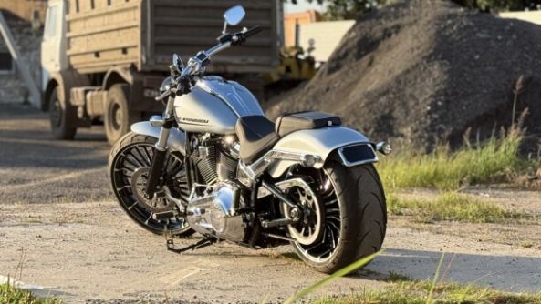 Harley-Davidson Breakout, 2023 г.
