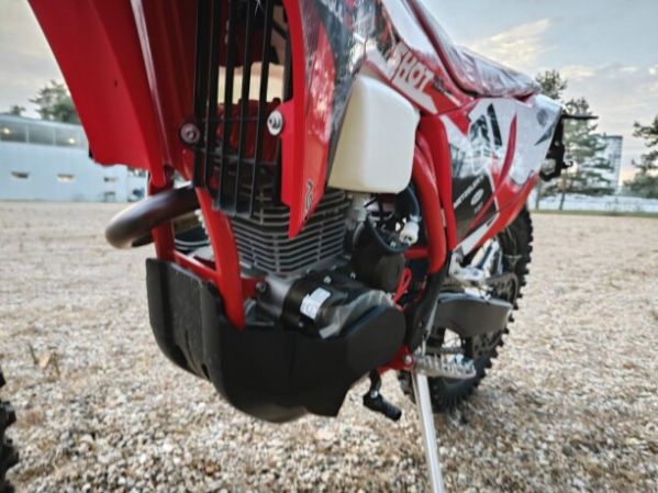 Regulmoto Holeshot Red Edition, 2026 г.