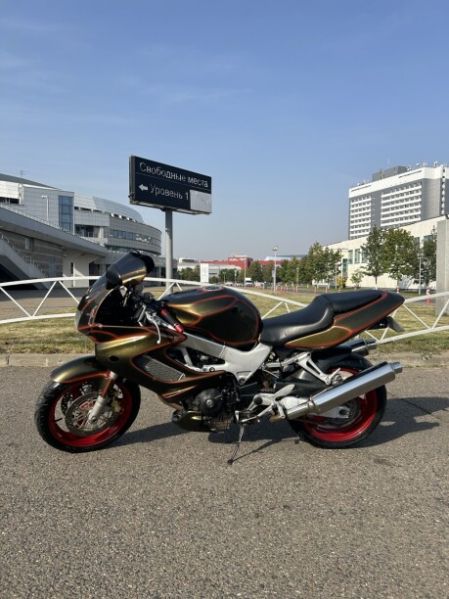 Honda VTR, 2000 г.
