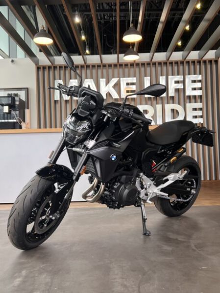 BMW F 900 R Triple Black, 2026 г.