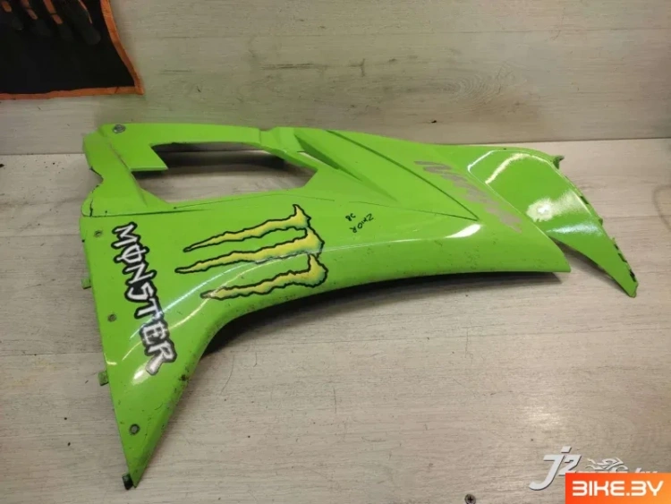 Элемент пластика бокового Kawasaki ZX-10R (2008-2009)