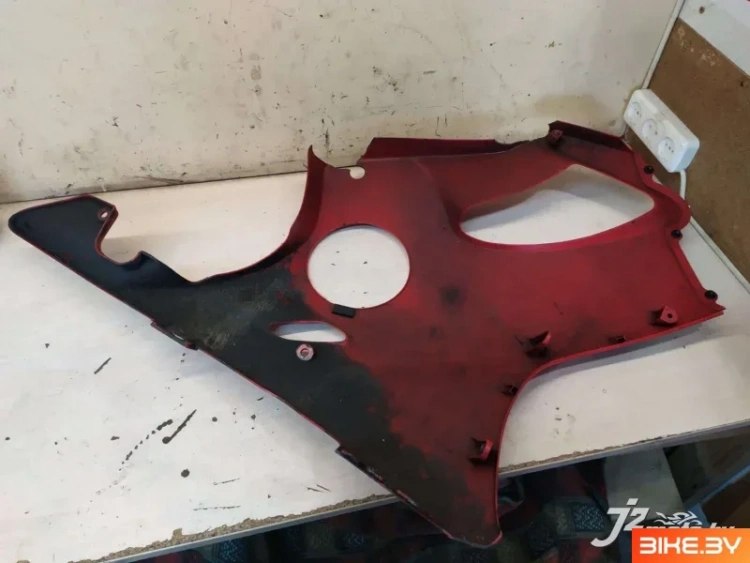 Элемент пластика боковой Honda CBR600F4