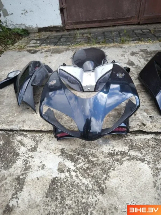 Комплект пластиков,фара,зеркала Kawasaki GPZ500 (1994-2009)