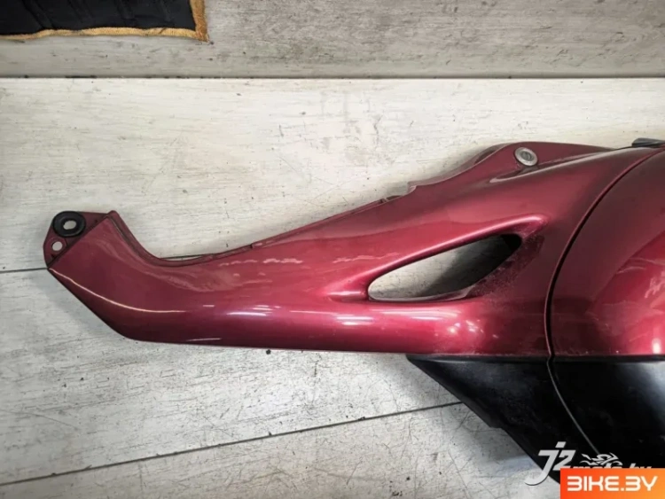Элемент пластика боковой с кофром Honda NT650V Deauville (1998-2001)